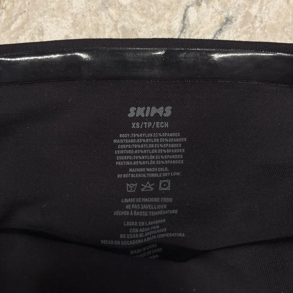 SKIMS Butt Lifting Shorts with Seamless Sculpt NWOT - Picture 9 of 9